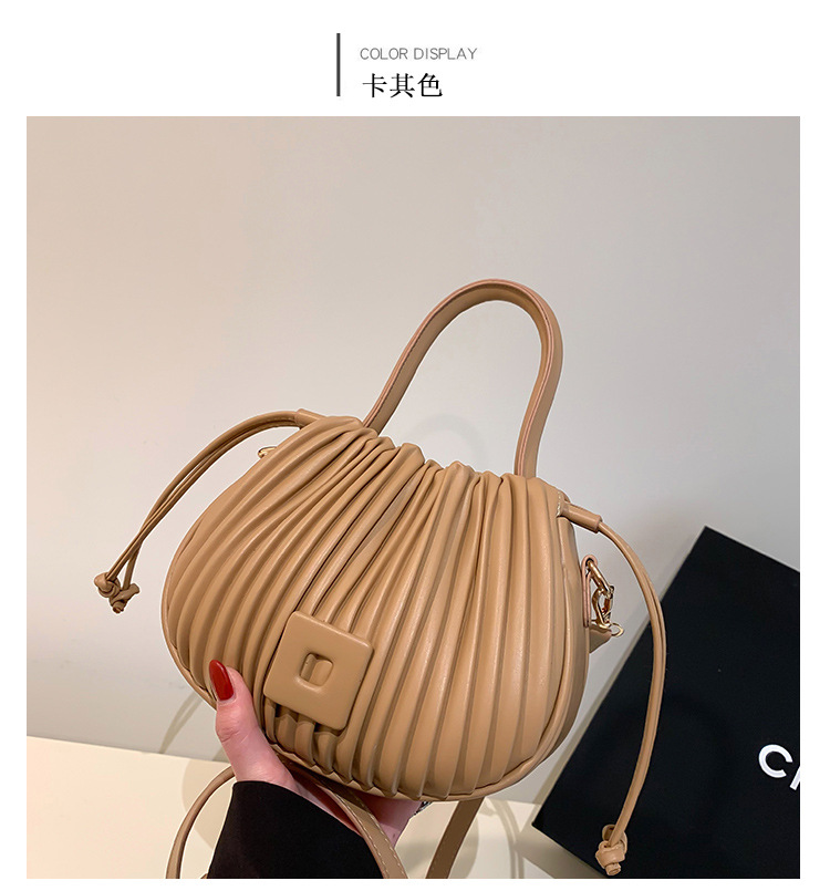 褶皱口袋包包女包2024新款跨境抽带水桶手提时尚潮流质感单肩斜挎详情14