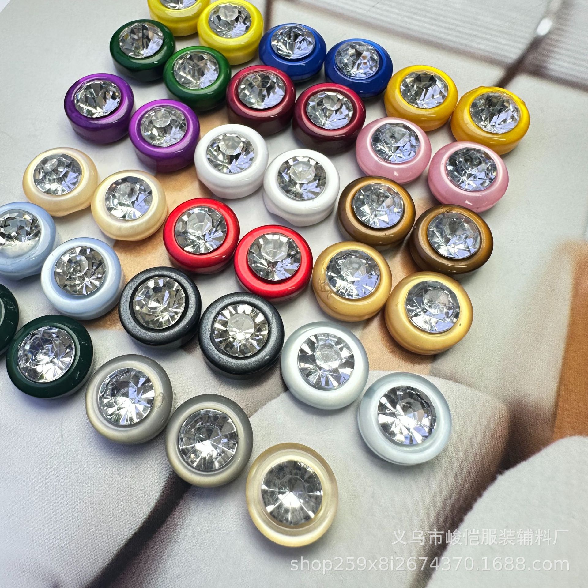 新款简约小香风三色圆形金属钻扣毛衣大衣毛呢皮草马甲西装外套扣详情15