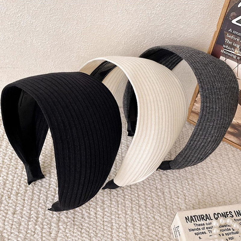 The same wide hair band as Yi Mengling, a grey high-end headband, a French retro hair band with a wide edge and a toothed hairpin for women pic 5