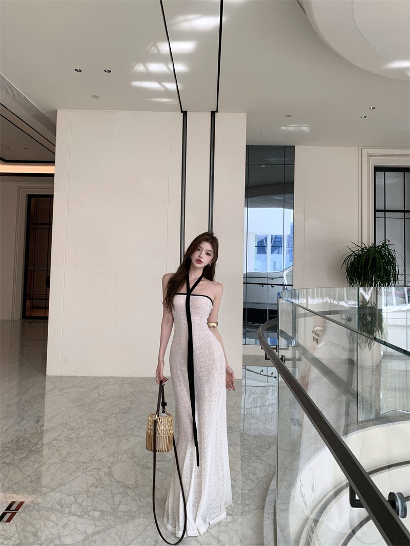 设计感度假白月光黑白撞色包臀一字肩绝美性感修身挂脖抹胸连衣裙详情9