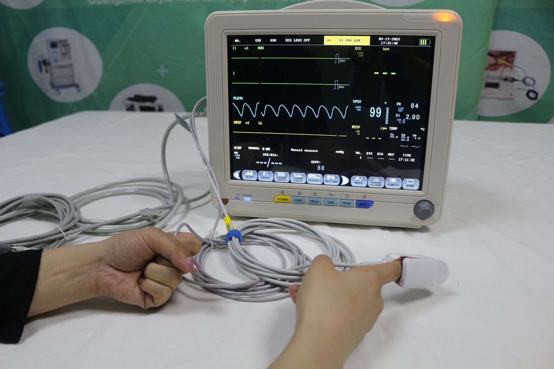 Cross-border exclusive PM12 multi-functional monitor, portable medical electrocardiogram monitor, six-parameter bedside detector pic 9