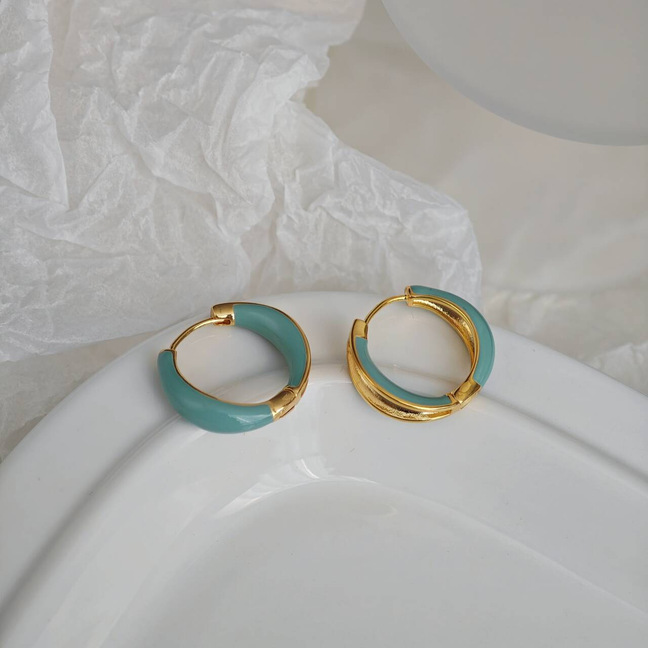 Niche ins minimalist colored drip glaze dopamine earrings, gentle and creamy C-shaped blue large circle ear rings for round faces pic 81