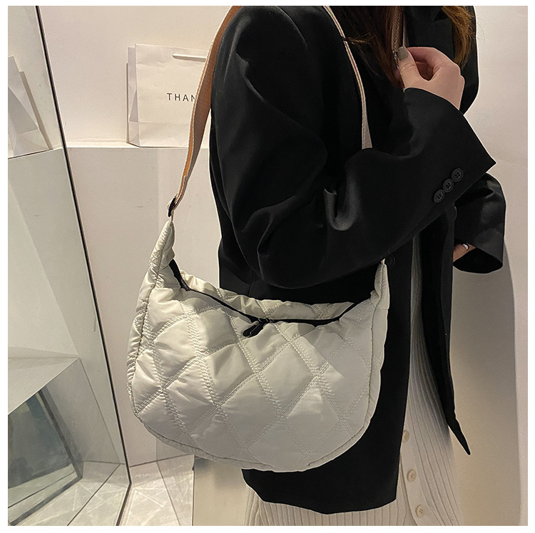 The new, trendy and fashionable single-shoulder crossbody bag with diamond-patterned embroidery thread for women in 2021, the popular dumpling bag pic 70