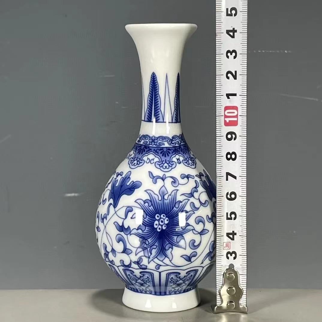 Blue and white porcelain mini vases, ceramic ornaments, Chinese-style vases, Jingdezhen vase wholesale, ceramic gourd small flower vases pic 4
