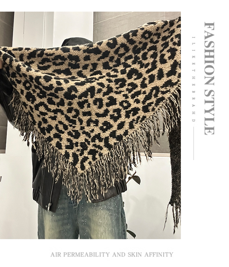 A new autumn and winter collection of leopard-print fringed scarves for women, featuring a high-end woolen triangular shawl and a retro and fashionable shawl. Wholesale from street stalls pic 16