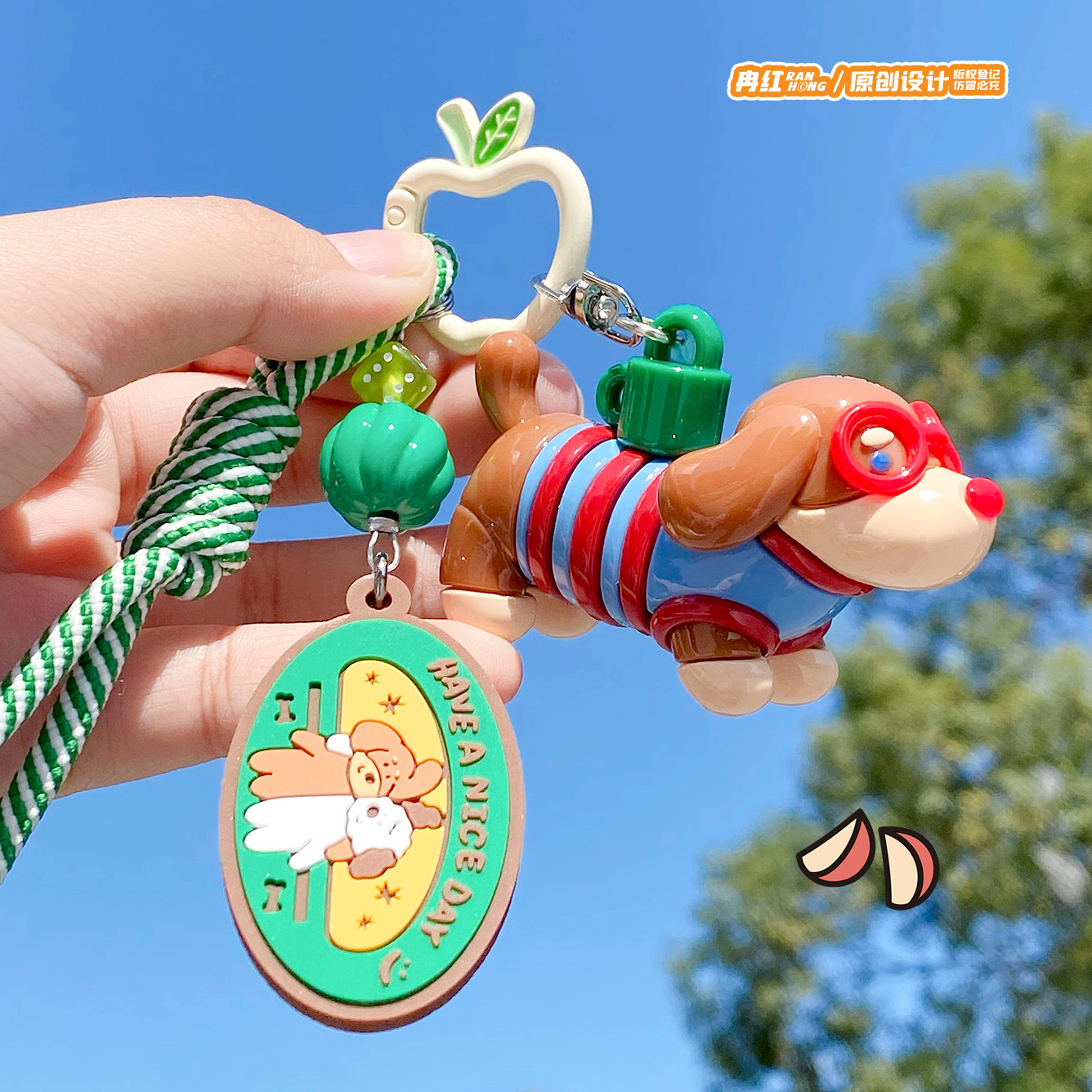 创意潮流苹果腊肠狗公仔钥匙扣趣味可爱闺蜜情侣包包挂件礼物货源详情6