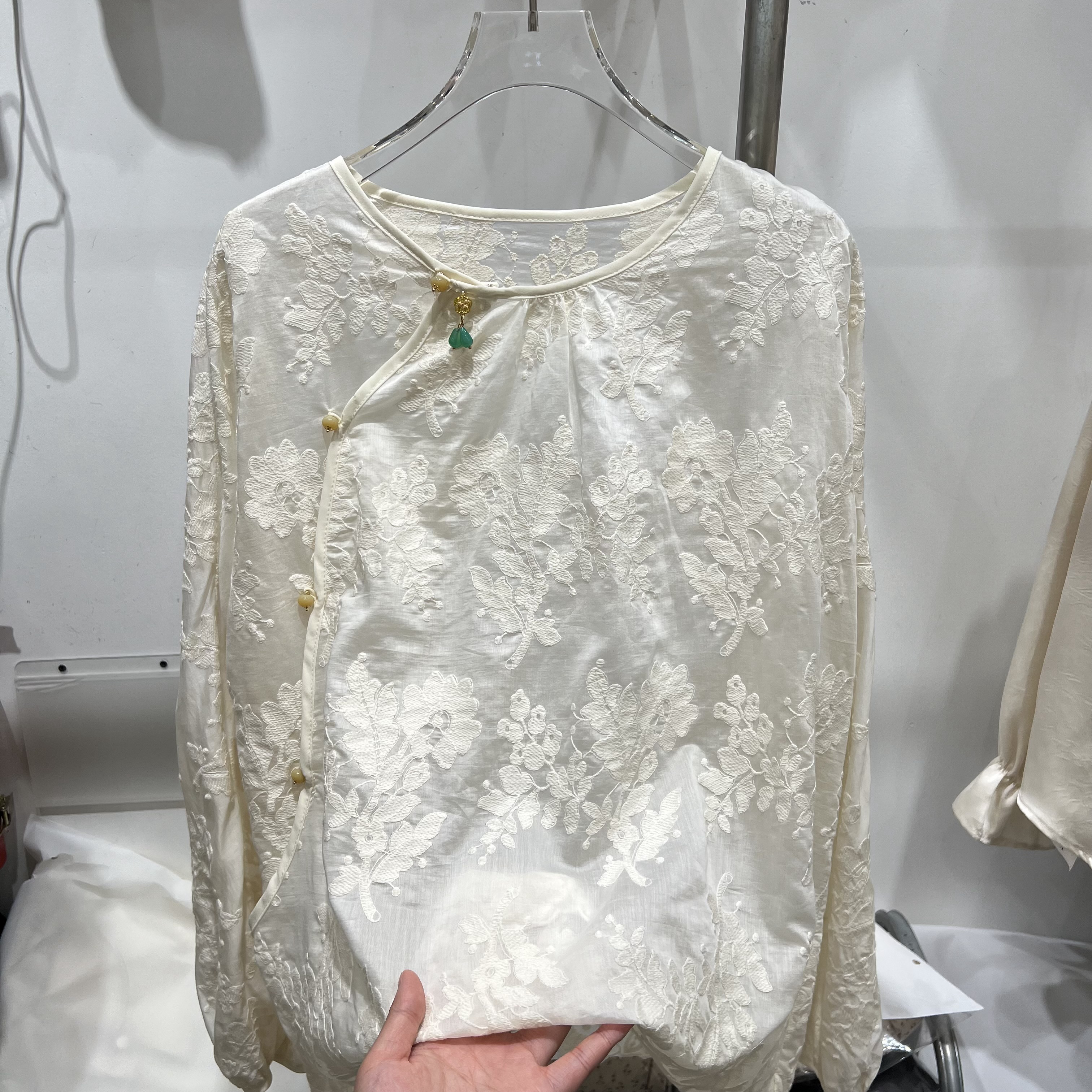 Korean version 2024 Spring New retro button-down chiffon shirt for women, new Chinese-style, high-end lace shirt top pic 8