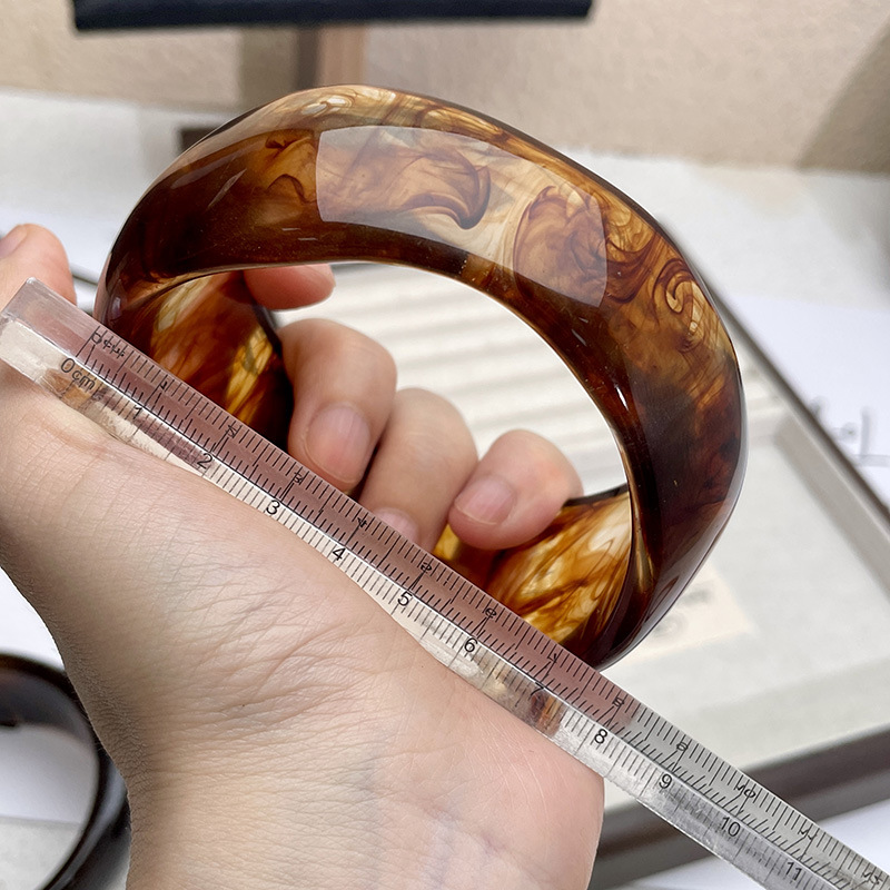 Acetic acid niche irregular acrylic wide-edge bracelet, a retro and high-end vintage bracelet with a unique design for women pic 2