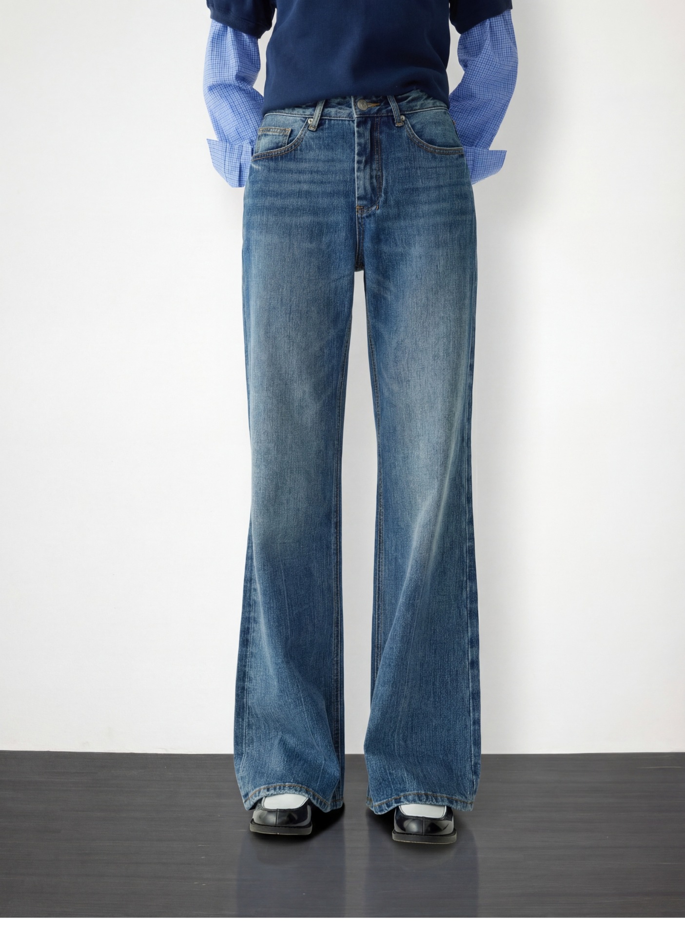High-end, loose, non-leg-hugging, slightly flared jeans for women 2026 spring, high-waisted flared pants for women, narrow wide-leg pants pic 14