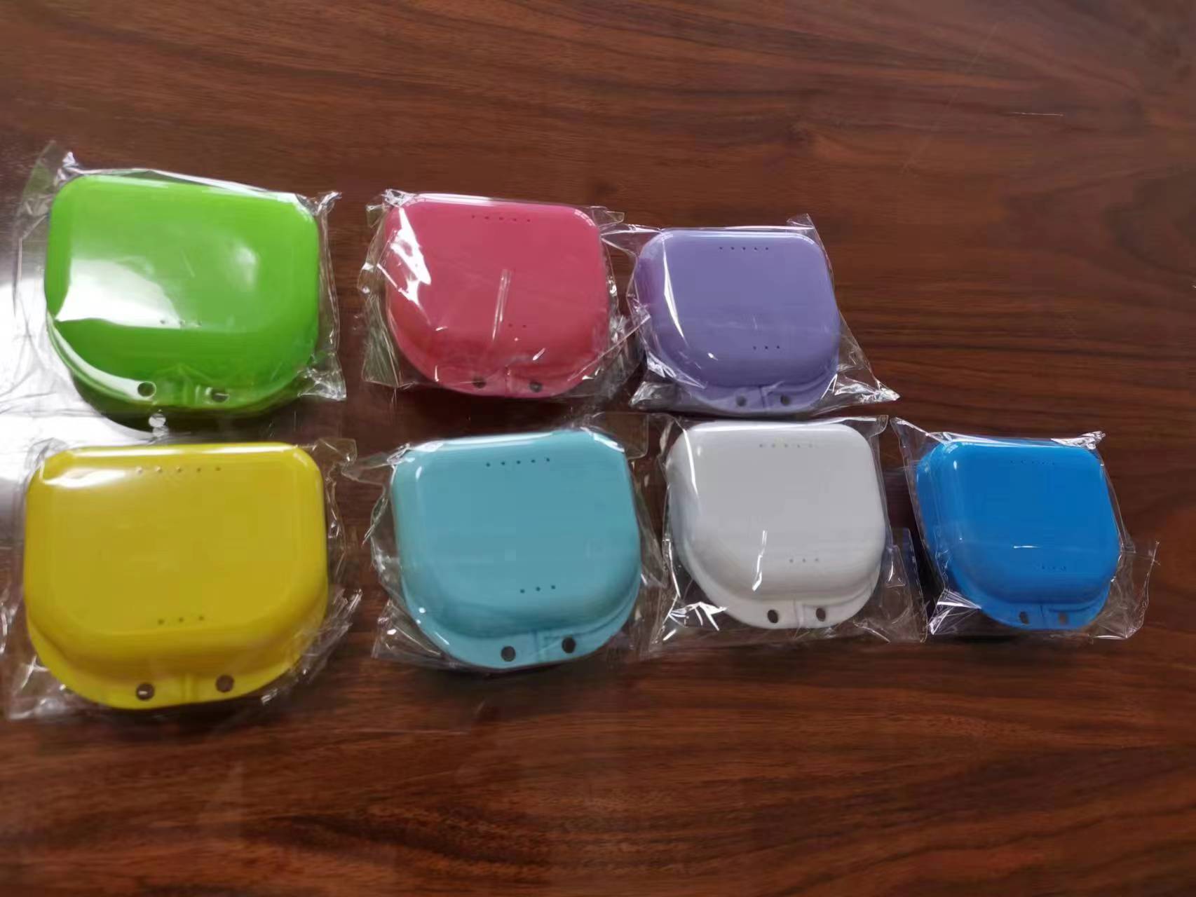 跨境专供义齿护理盒牙盒混色隐形牙套盒假牙义齿收纳盒便携储牙盒详情4