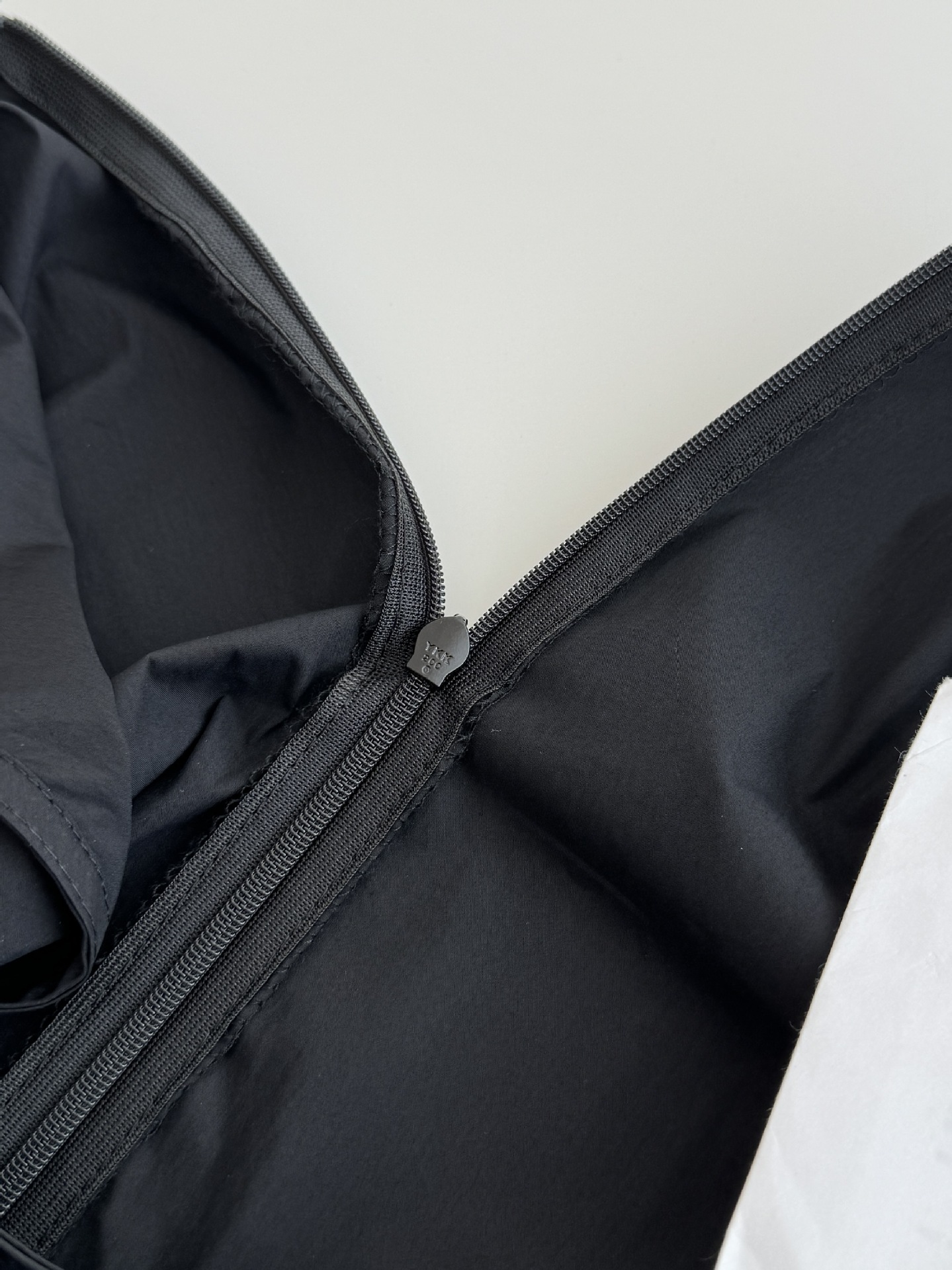 amome*to jennie同款连衣裙纯色蓬蓬花苞小黑裙短裙详情4