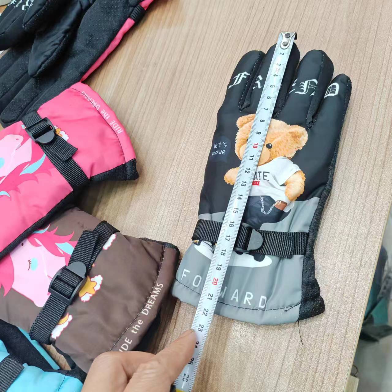 跨境卡通儿童手套加厚滑雪保暖手套户外北面小学生分指五指骑行详情12
