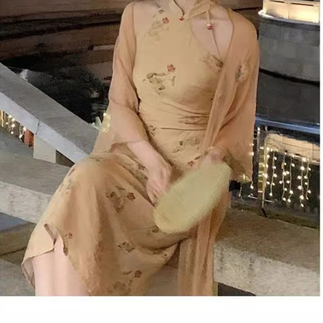A new Chinese-style retro improved cheongsam dress for women in the summer of 2025, featuring a cinched waist and a slimming look pic 5