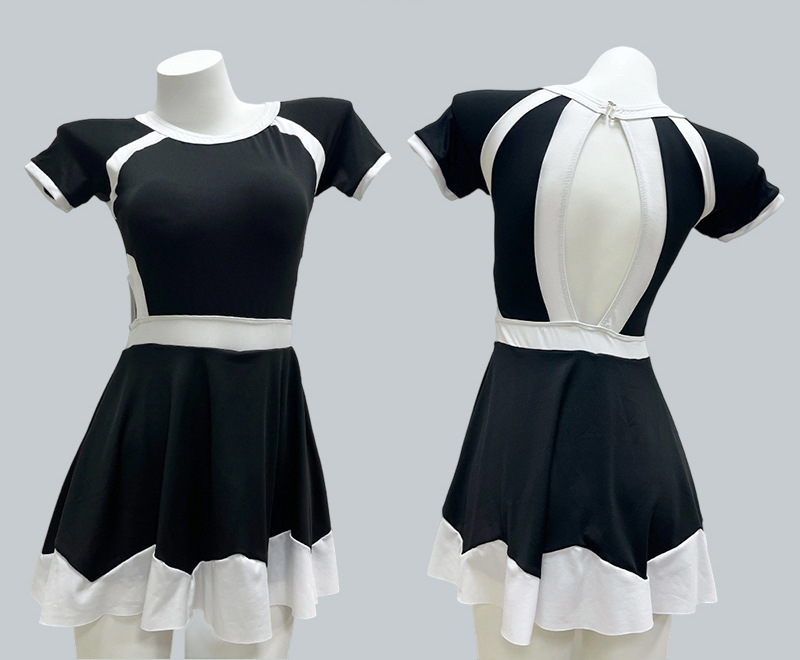 Green one-piece swimsuit models showcase long-sleeved, sexy backless sportswear for women. Summer sun protection fabric 107060 pic 2