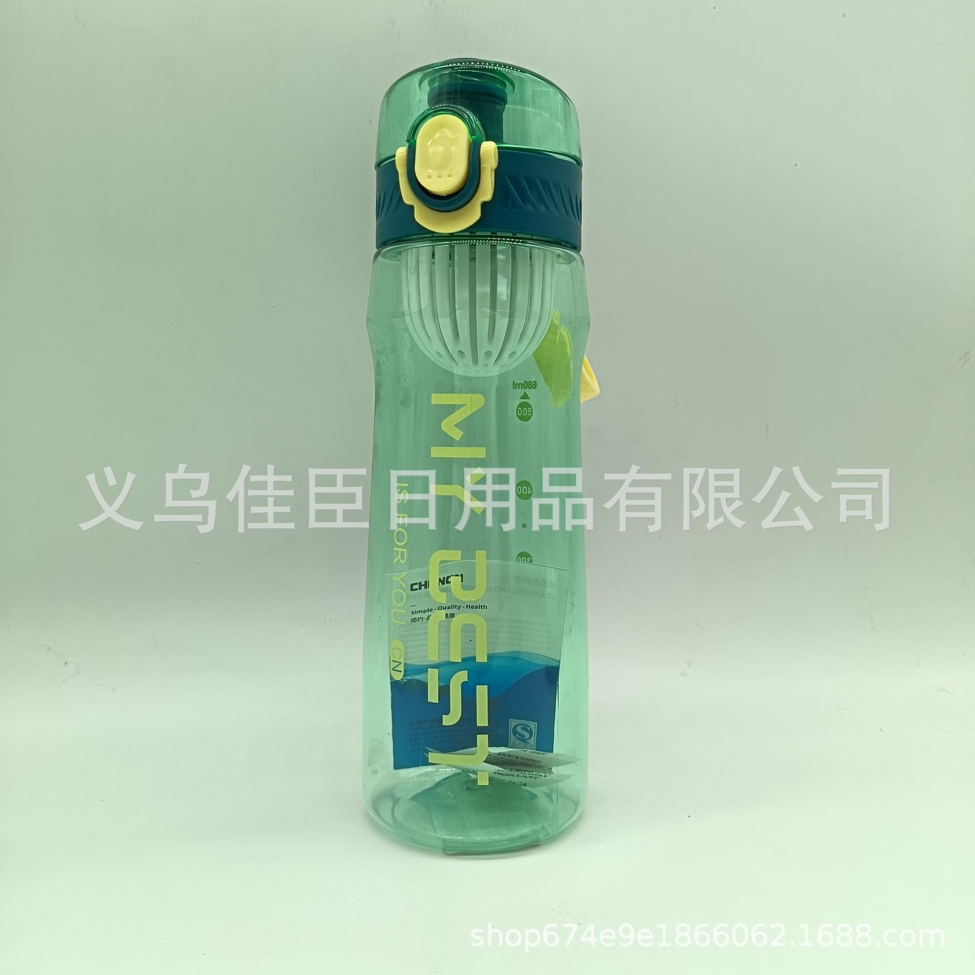 High-appearation-level plastic large-capacity water cups for both men and women, portable and hand-held, with bouncy LIDS, are simple and elegant sports and fitness water cups pic 3