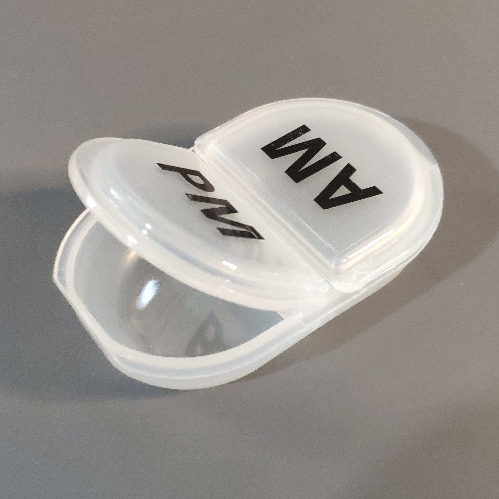 Cross-border exclusive PP plastic small medicine box, travel mini portable medicine storage box, flip lid pill dispensing box pic 8