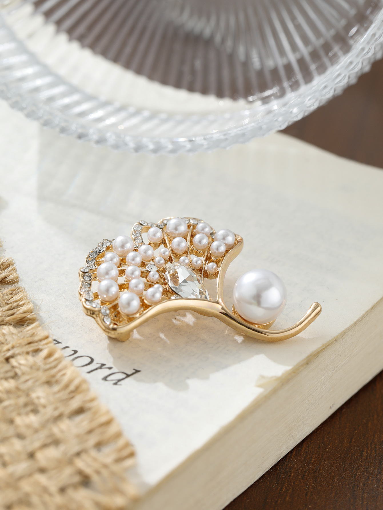 韩版精致镂空银杏叶珍珠胸针胸花女气质优雅百搭西装大衣配饰别针详情5