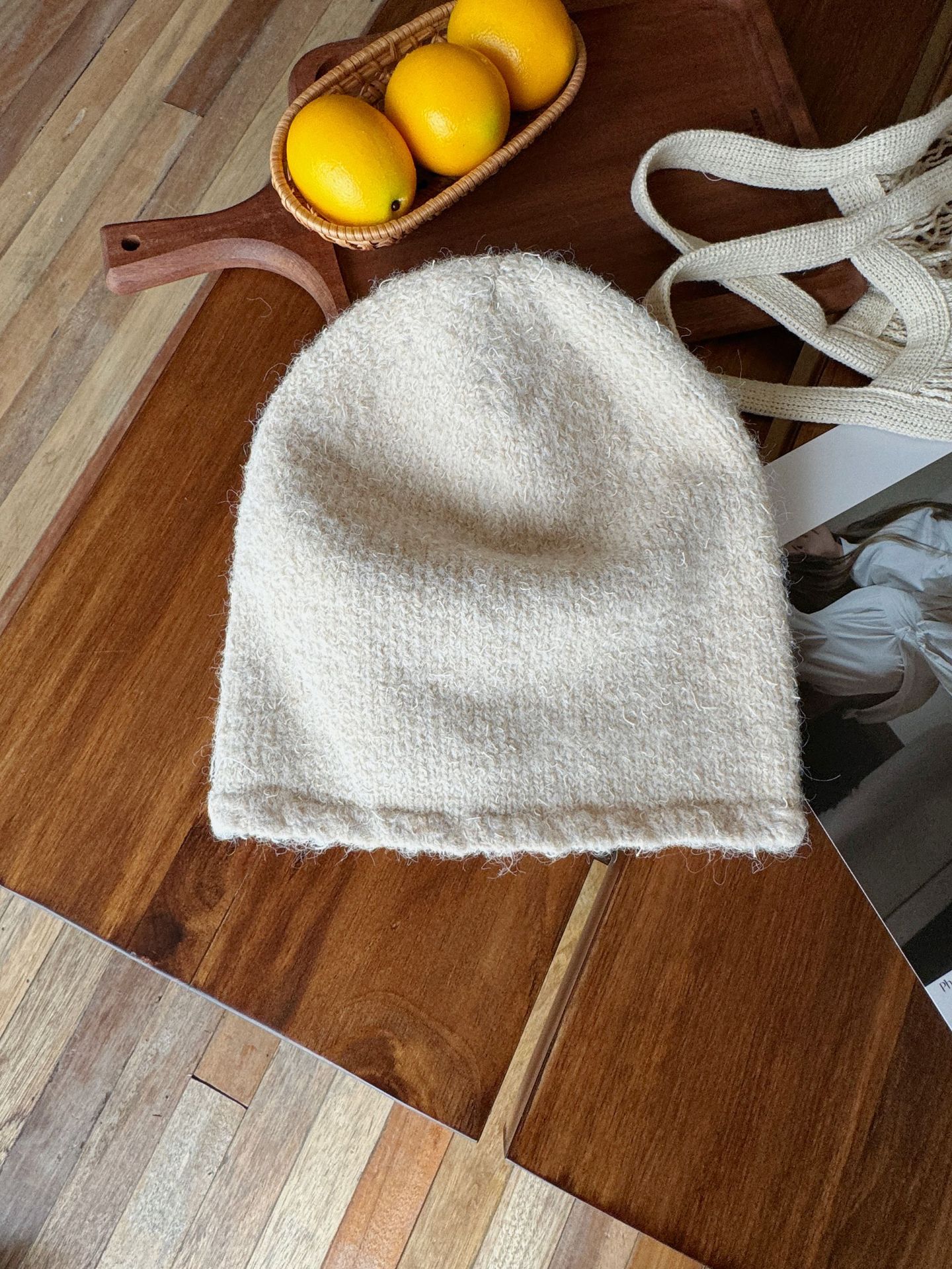 The star-style cold hat for autumn and winter, the chanel-style knitted hat, is fashionable and versatile, and can show off your face. The small bun hat is trendy and sweet pic 6