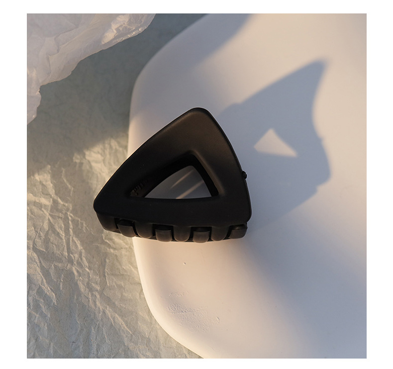 High-end style clips, triangular small gripper headwear, half-tied ponytail, shark clip at the back of the head, female hair clip, hair grabbler pic 6