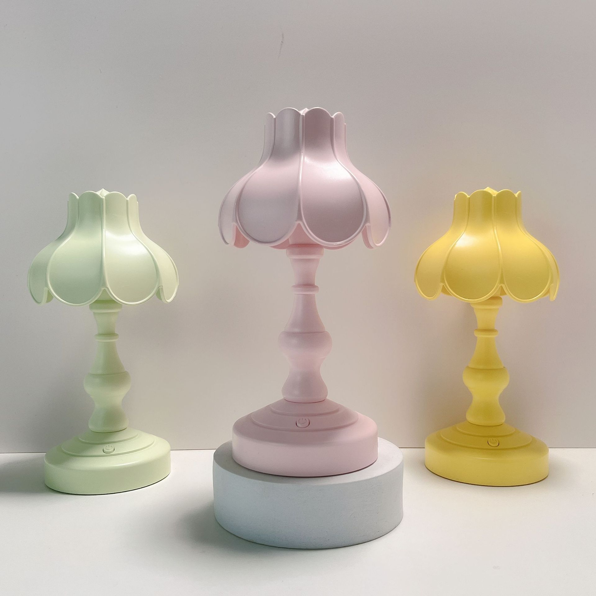 Retro atmosphere light, DIY handmade table lamp, lotus leaf night light, cute and girlish bedroom lighting, Nordic style, eye-protecting pic 11