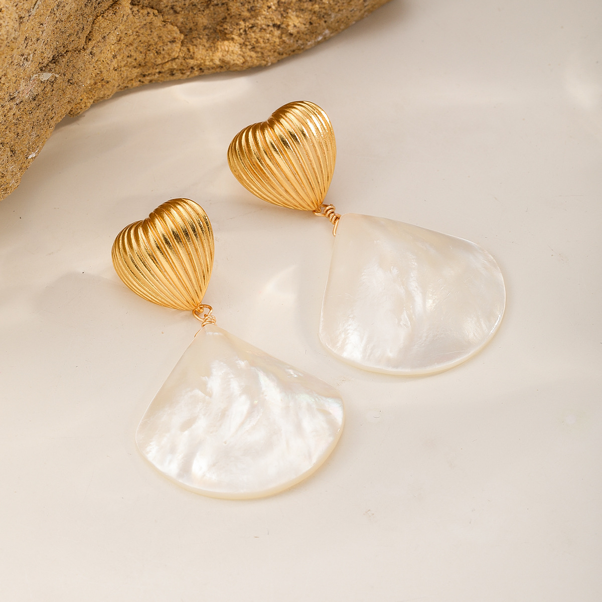 Abalone and shellfish fan-shaped tassel earrings, a light luxury and high-end French retro earring, are fashionable and versatile, and are not picky about the wearer pic 7