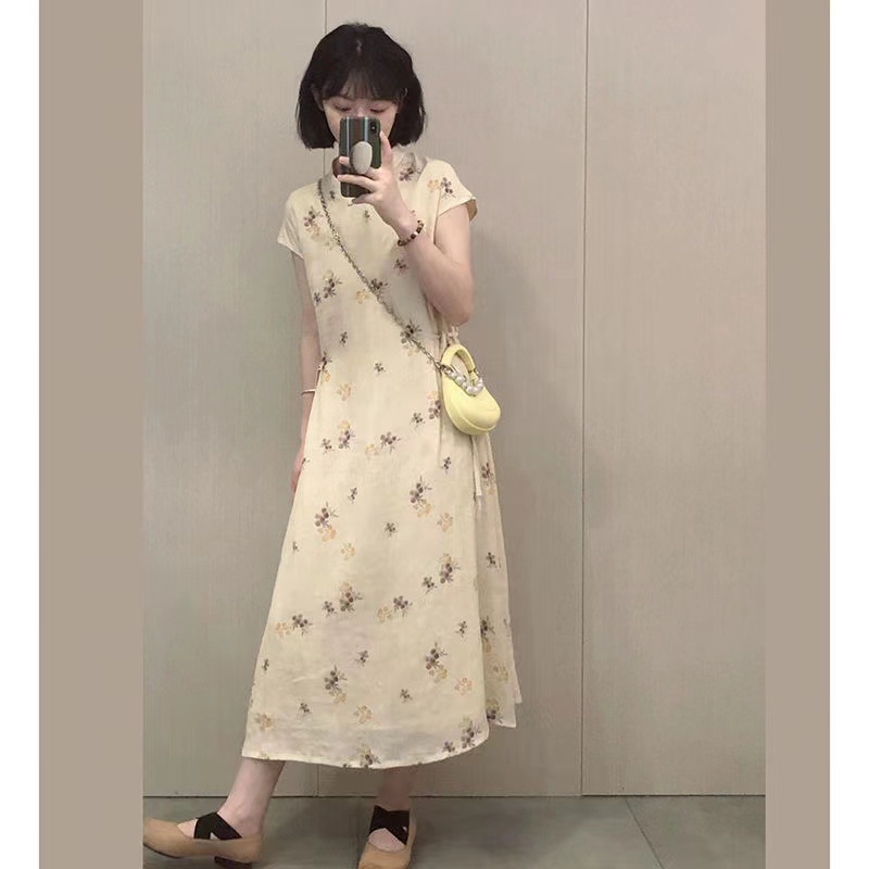 A new Chinese-style modified cheongsam dress for women in summer, featuring button-down floral prints. It is a mid-length dress for petite women with a cinched waist and a slimming look pic 4