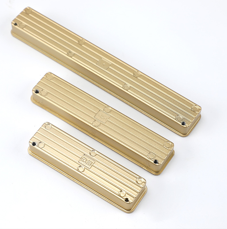 The black invisible handle of the tatami is embedded with the drawer handles of the cabinets and wardrobes. The sliding door is equipped with a golden concealed embedded handle pic 82