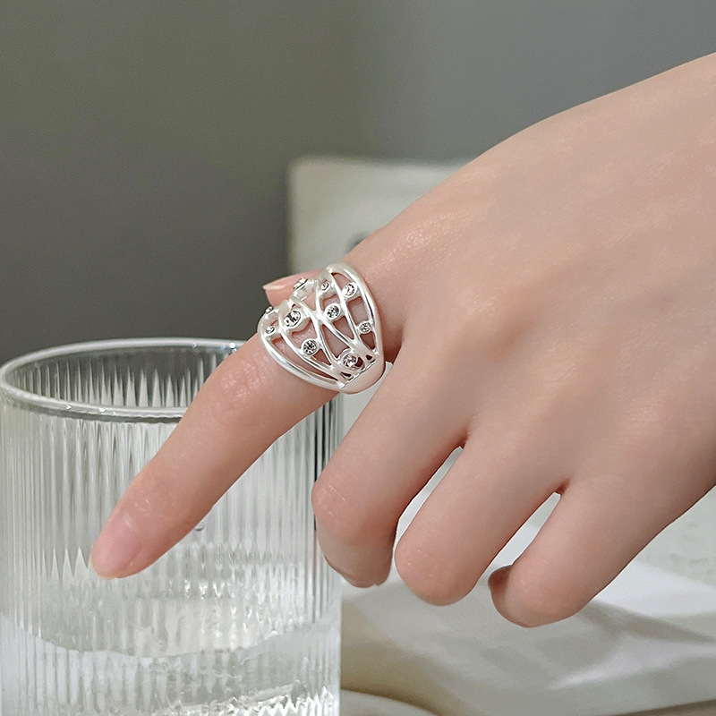 Amazon Cross-border exclusive high-end hollowed-out retro loose-fitting rings and jewelry, fashionable and trendy wholesale from Europe and America pic 4