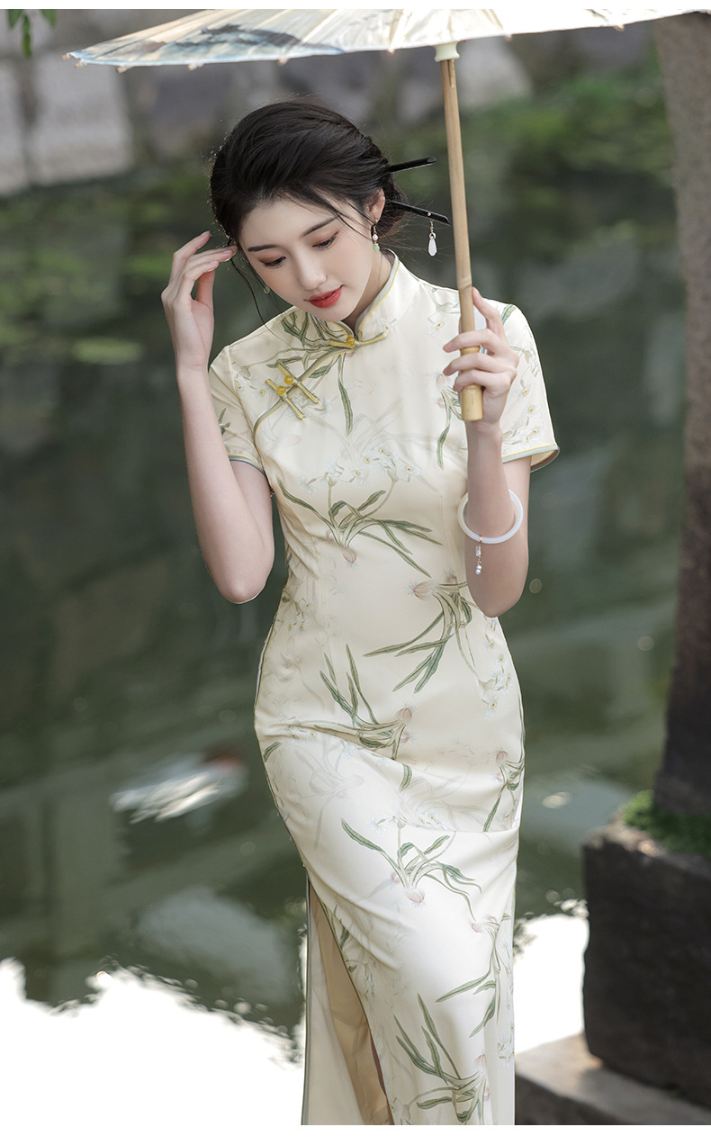 A new short-sleeved mid-length dress with a new Chinese style, a slimming and form-fitting look, and an improved printed cheongsam pic 9