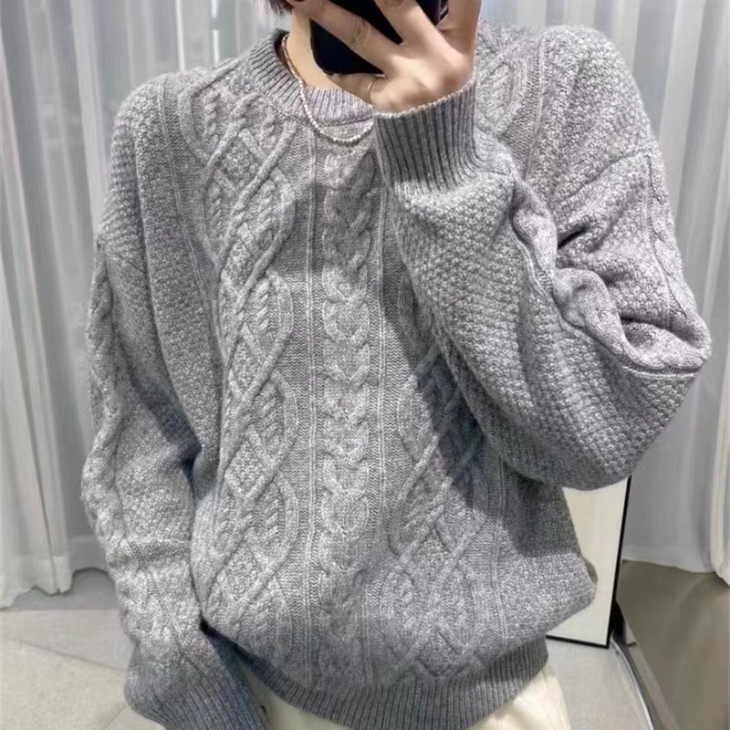 This is a new Japanese-style sweet and gentle style sweater for women in the autumn and winter of 2025. It features a round neck, loose and slimming long-sleeved pullover knitted top pic 2