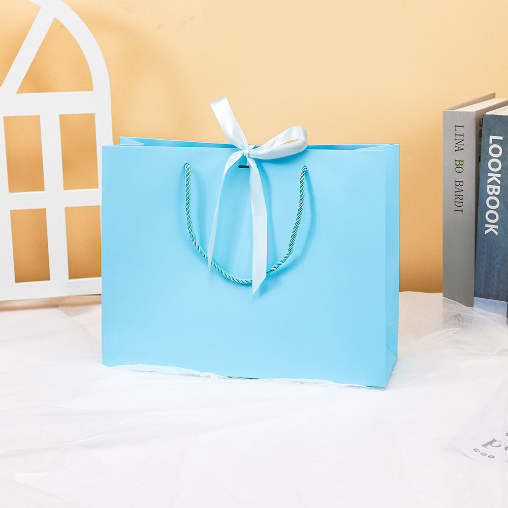 High-end handbags in stock, white packaging bags, gift bags, paper bags, high-end style, wedding hand-held bags, clothing store pic 7