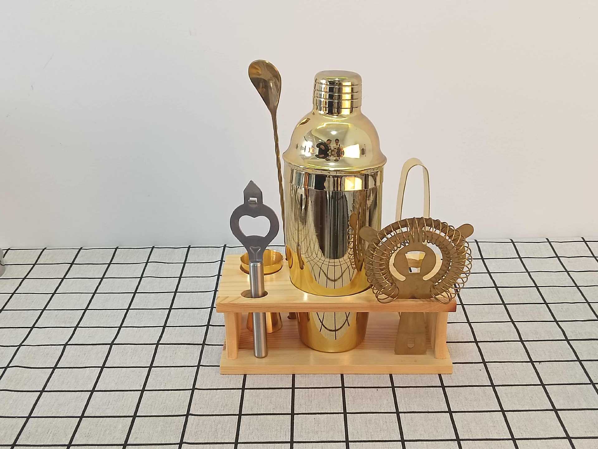 A complete set of 10 electroplated stainless steel cocktail shakers with round edges and bamboo frames for bar and cocktail shakers wholesale pic 1