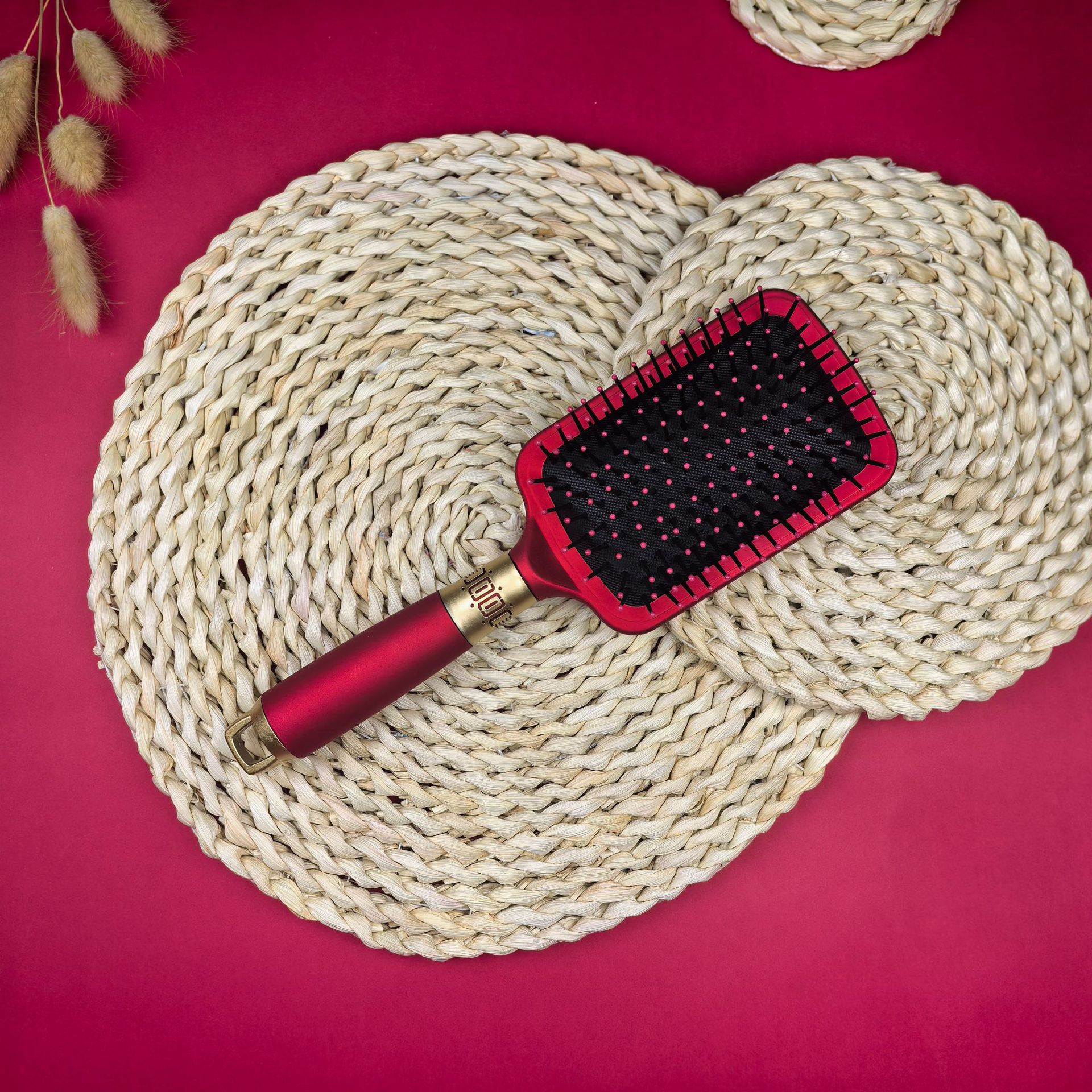 厂家批发女士气垫按摩梳方头气囊美发造型梳婚庆卷发梳红色高颅顶大弯梳详情7