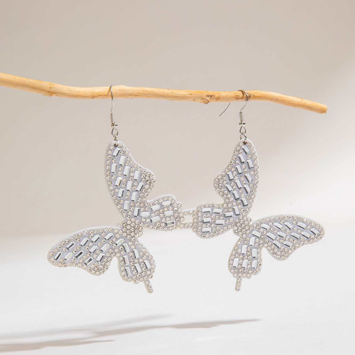 欧美跨境时尚镶钻大蝴蝶耳坠气质高级感桃心蝴蝶结仿珍珠耳饰女详情3