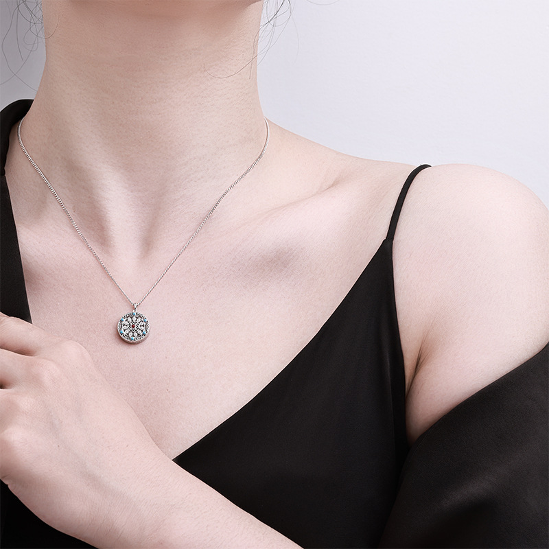 卓恒甄选s925纯银八宝罗盘项链古法锁骨链新中式吉祥莫桑石配饰品详情6