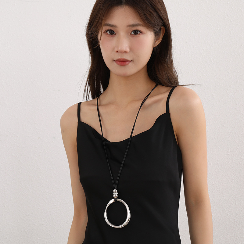 速卖通热卖新款长款毛衣链圆形跨境复古女士时尚金属吊坠项链批发详情4