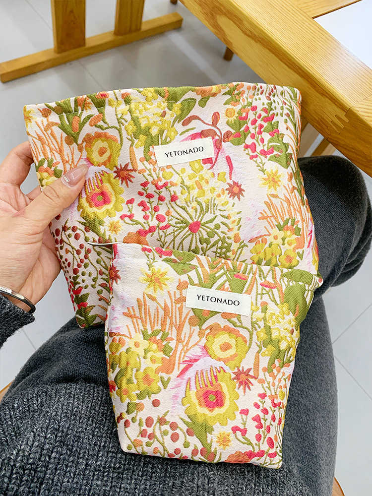 ins新款浮雕花化妆包大容量护肤收纳包女士手拿包拉链帆布收纳包详情6