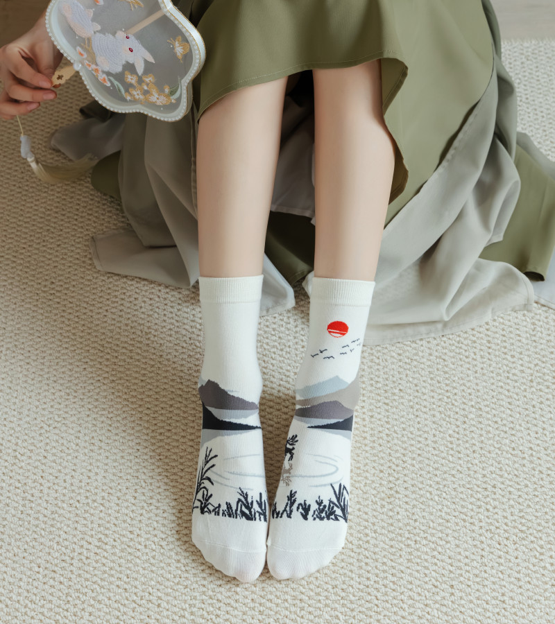 国潮袜子女原创设计古风水墨画AB鸳鸯女棉袜敦煌飞天白蛇传潮流中筒袜详情4