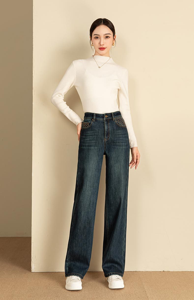 If you are going to clear out the embroidered wide-leg jeans for women in 2025, a retro slimming look for autumn and winter with fleece floor-length straight-leg pants 8061 pic 15