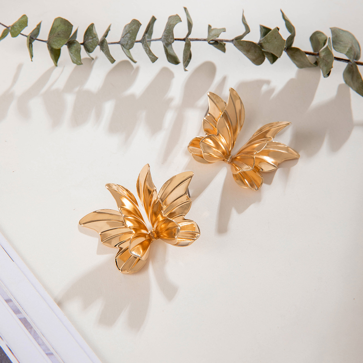 欧美跨境个性金色树叶扇子肌理耳环创意夸张复古花朵重金属风耳钉详情10