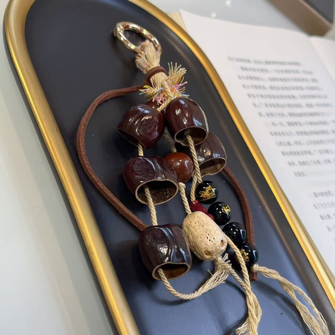 The new Indonesian black fruit wind chime pendant is paired with a black agate gilded bag for hanging cars, mobile phones and couples pic 1