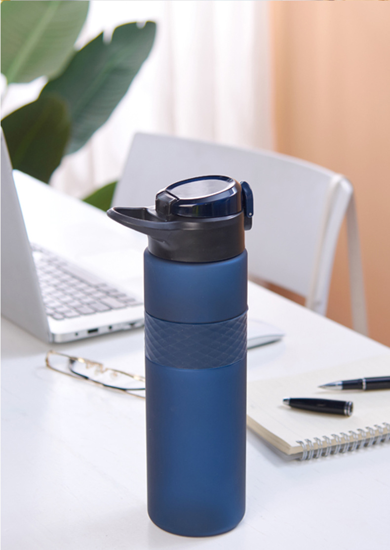 工厂定制跨境便携塑料水杯户外运动直饮大容量水壶弹盖防烫太空杯详情10