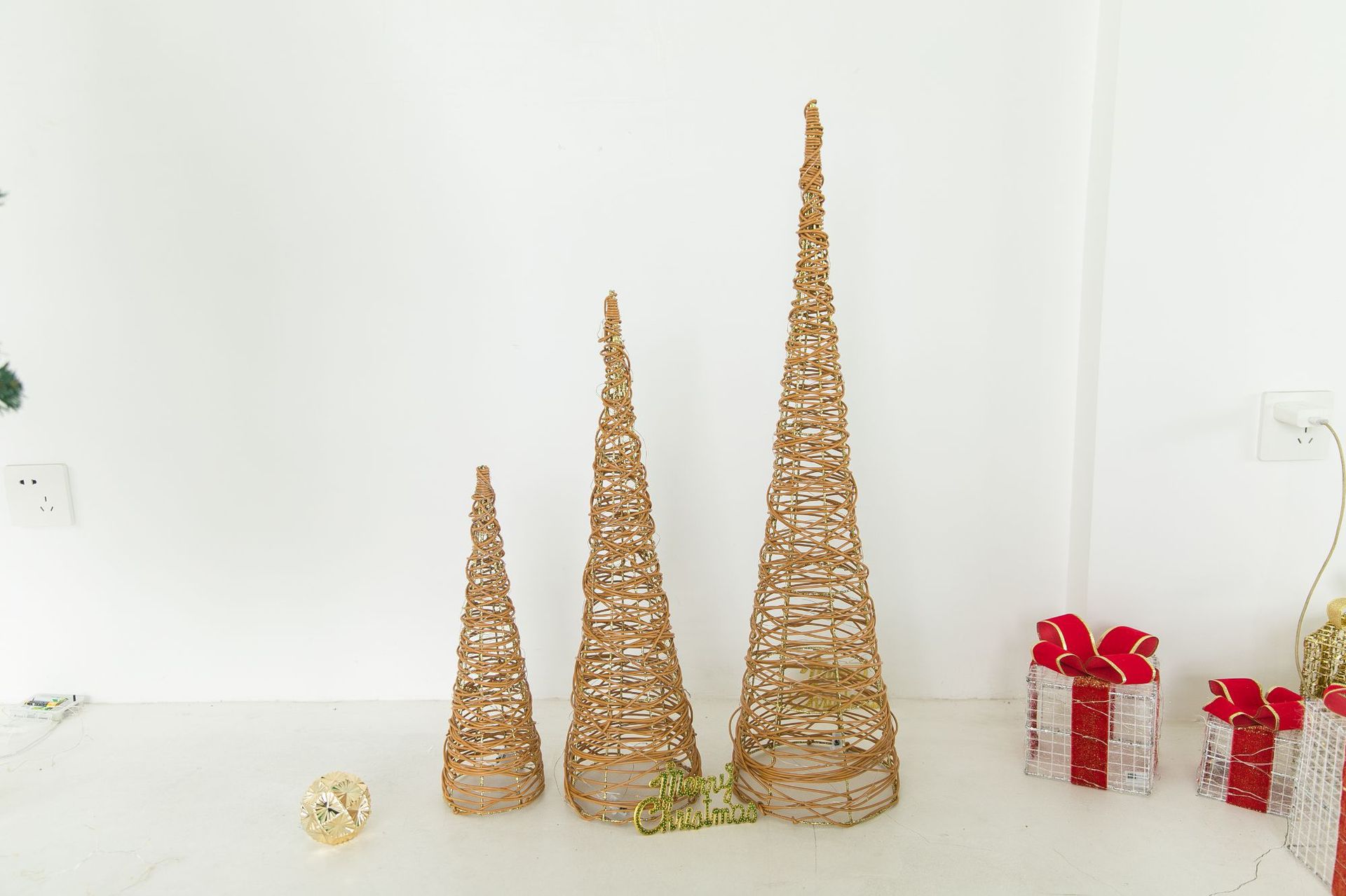 Cross-border Christmas ornaments with lights, led Christmas tree decorations, holiday Christmas supplies, gold powder luminous spires pic 5