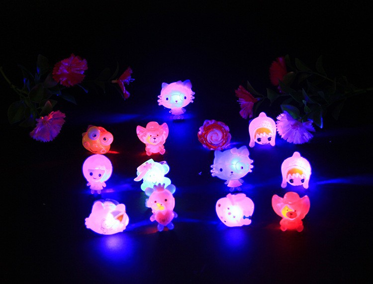 儿童亚克力发光戒指  发光手指灯led闪光儿童戒指玩具地推于具详情3