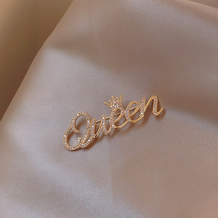 High-end letter Queen, high-end brooch, cute and trendy personality pin, high-end anti-exposure buckle, secure clothes and accessories pic 2