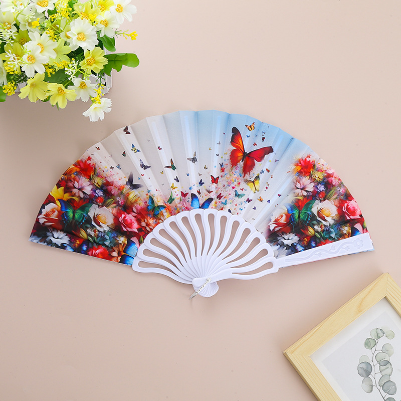 A classic Lolita lace folding fan cheongsam fashion show photo with the same style as Douyin. A dark-themed retro fan. A lady holding a fan pic 5