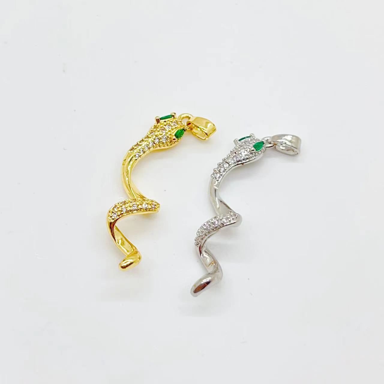 Ins-style cold and aloof green-eye slightly inlaid snake-shaped light luxury individual fashion pendant accessories pic 3