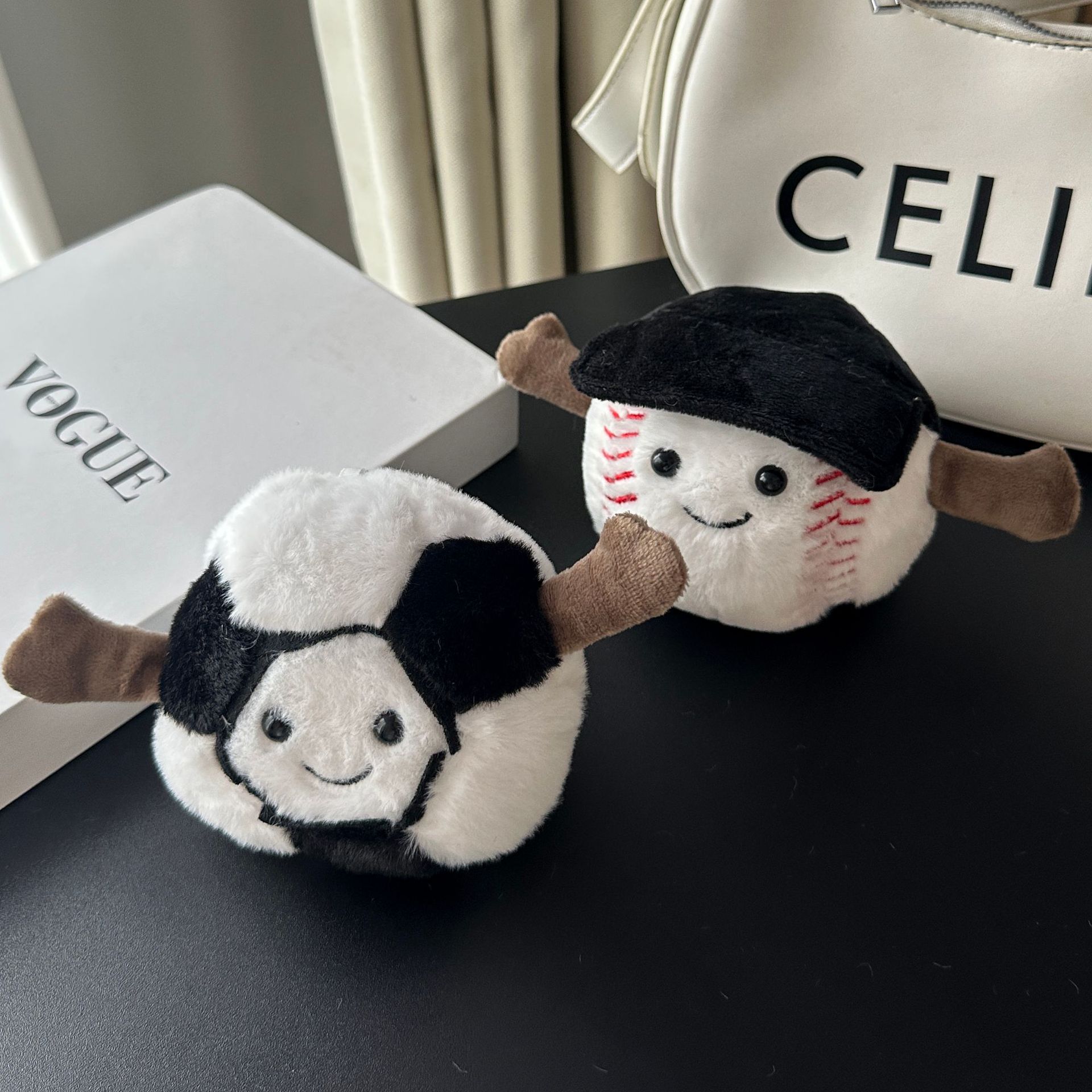 网红同款羽毛球毛绒公仔摆件玩偶趣味可爱宝宝安抚创意篮球足球详情5