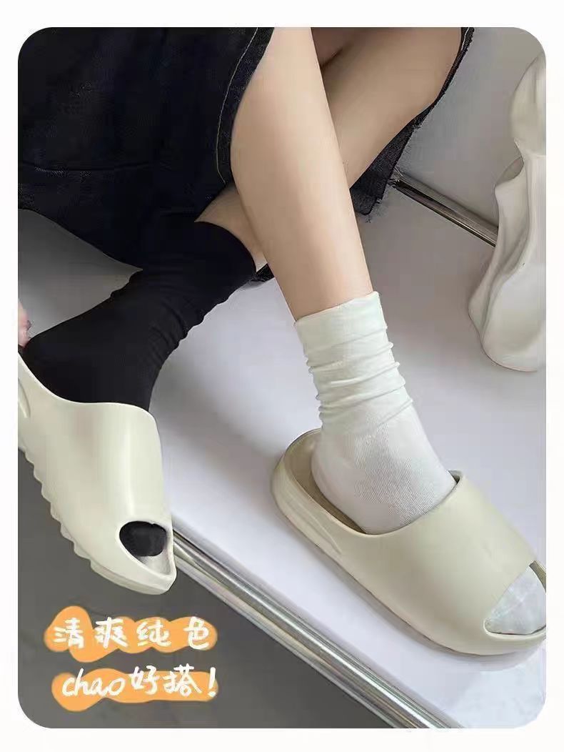 The same boneless postpartum socks as those on Xiaohongshu, simple white mid-calf student socks with a Japanese school style on Instagram pic 12