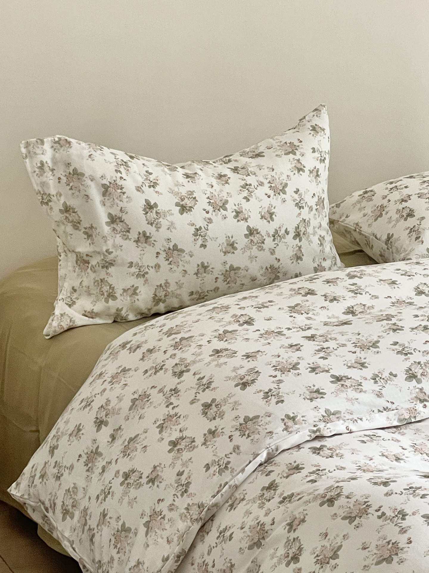 A set of three or four pieces with fresh small floral print double-layer yarn, pure cotton soft naked sleeping quilt cover and cartoon bedding pic 82